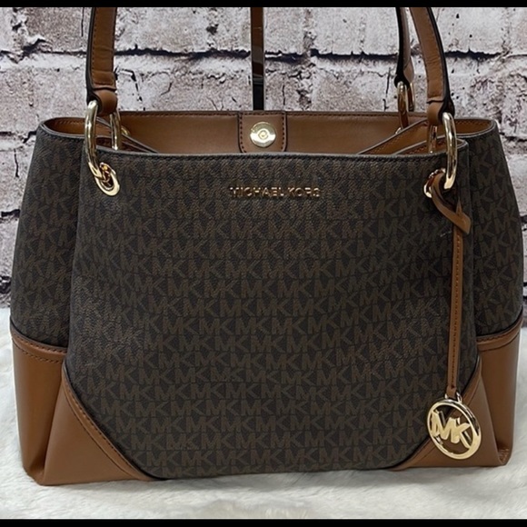 Michael Kors Handbags - Michael Kors Nicole
